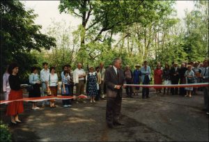 Oficjalne otwarcie Ogrodu 12.05.1990 przez Prezesa PAN, prof. Leszka Kuźnickiego