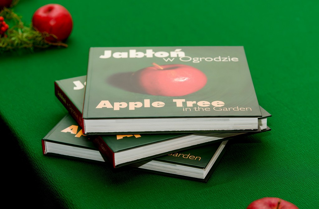 Zbiór esejów „Jabłoń w Ogrodzie”